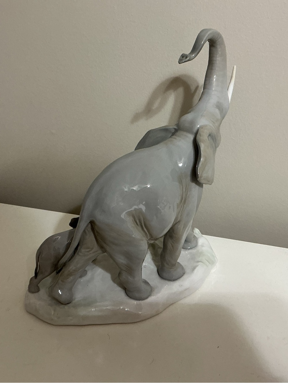 Lladro Glossy Gray Elephant and Baby Porcelain Figurine - Picture 4 of 6